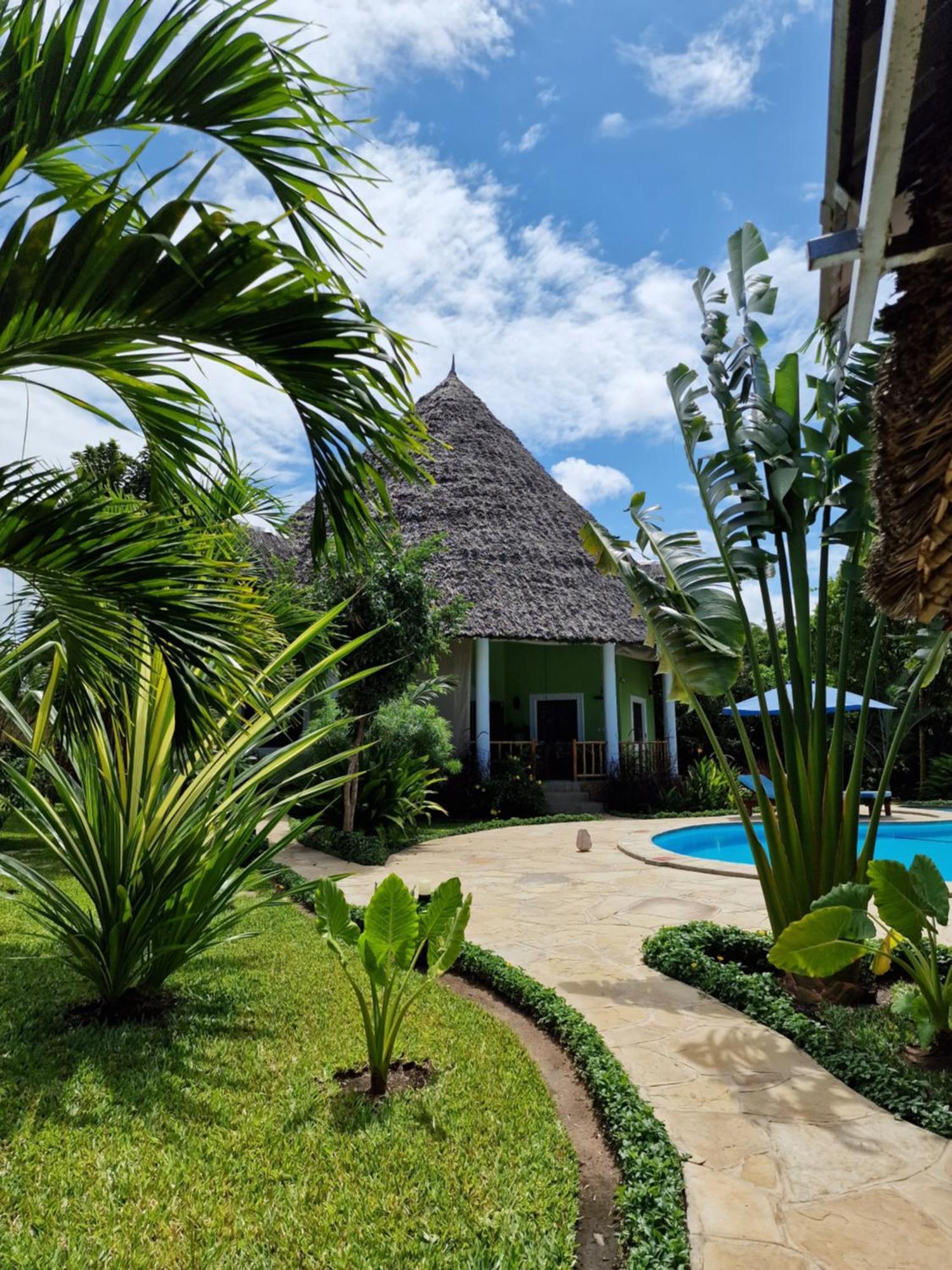 Paradiesische Villa Maisha Mazuri Mit Pool. Terrasse Und Personal Diani Beach Esterno foto
