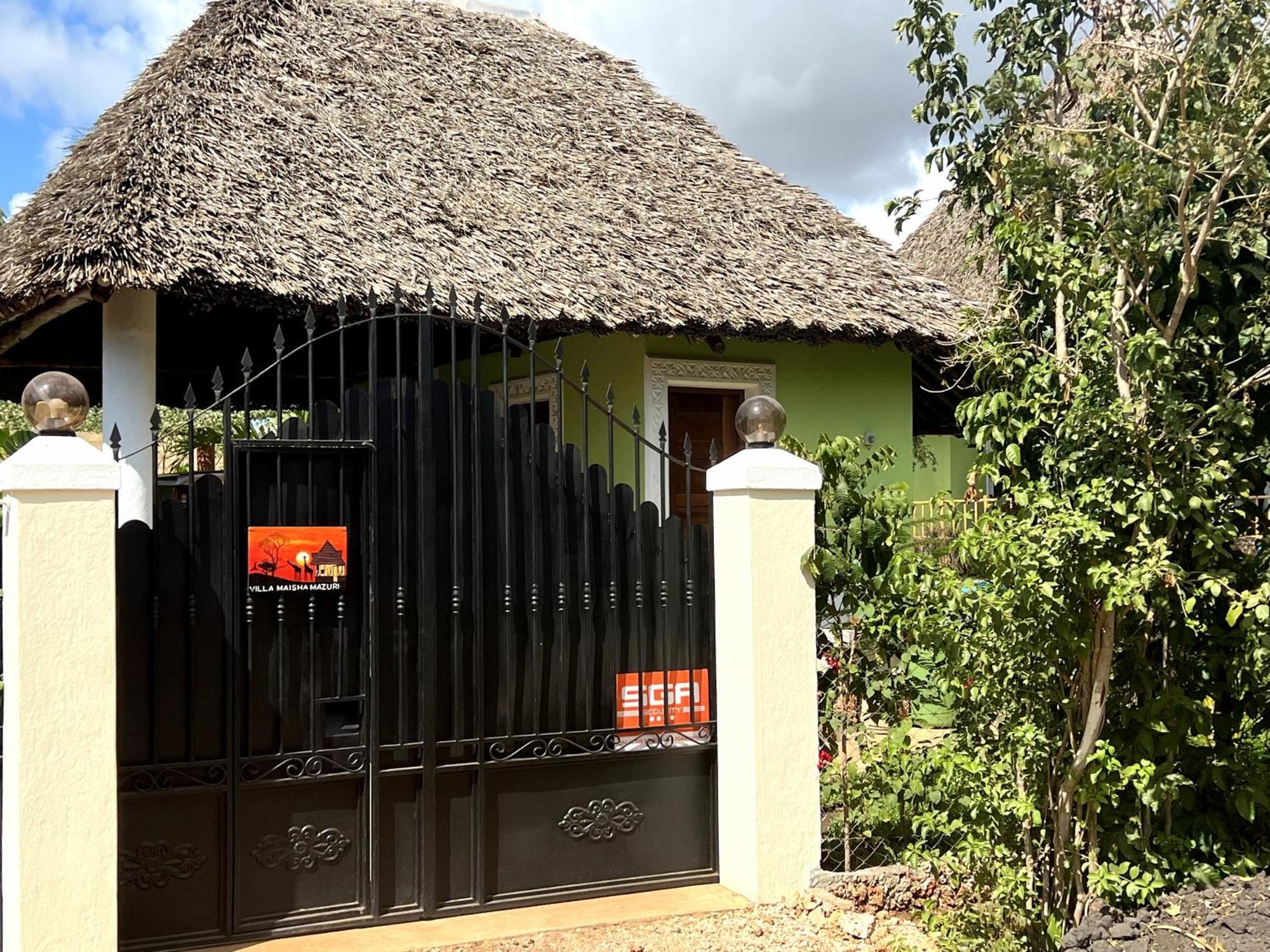 Paradiesische Villa Maisha Mazuri Mit Pool. Terrasse Und Personal Diani Beach Esterno foto